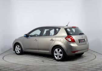 Подержанный автомобиль Kia Ceed Hatchback 2011 года (7 фото)