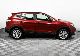Подержанный автомобиль Nissan Qashqai 2015 года (4 фото)
