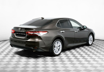 Подержанный автомобиль Toyota Camry Sedan 2021 года (3 фото)