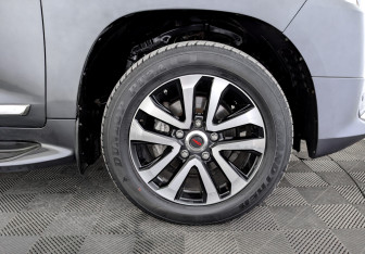 Подержанный автомобиль Toyota Land Cruiser Suv 2019 года (18 фото)