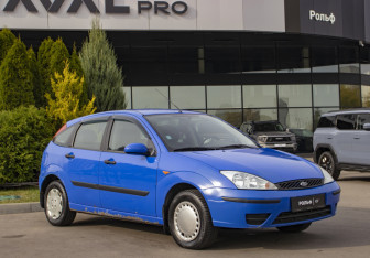 Подержанный автомобиль Ford Focus Hatchback 2003 года (3 фото)