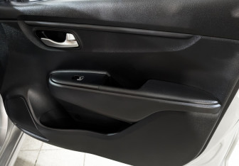 Подержанный автомобиль Kia Rio Sedan 2020 года (25 фото)