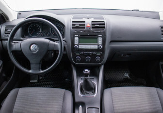 Подержанный автомобиль Volkswagen Jetta Sedan 2007 года (13 фото)
