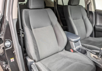 Подержанный автомобиль Toyota RAV4 2015 года (22 фото)
