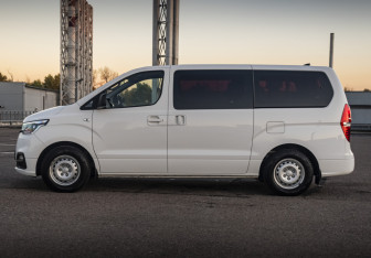 Подержанный автомобиль Hyundai H-1 2020 года (8 фото)