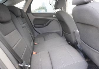 Подержанный автомобиль Ford Focus Hatchback 2010 года (10 фото)