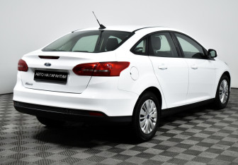 Подержанный автомобиль Ford Focus Sedan 2019 года (5 фото)