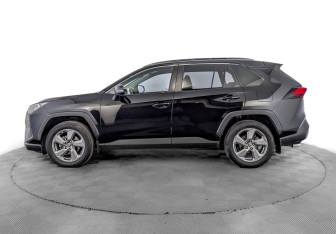 Подержанный автомобиль Toyota RAV4 2020 года (8 фото)
