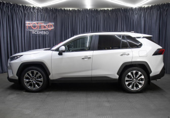 Подержанный автомобиль Toyota RAV4 2019 года (8 фото)