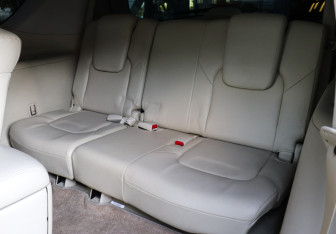 Подержанный автомобиль Infiniti QX56 2010 года (11 фото)