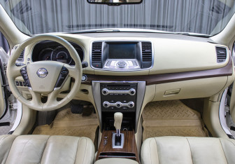 Подержанный автомобиль Nissan Teana 2012 года (14 фото)