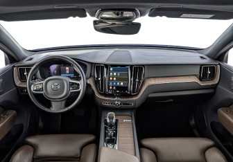 Подержанный автомобиль Volvo XC60 2021 года (14 фото)