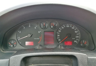 Подержанный автомобиль Audi A6 Sedan 1999 года (13 фото)