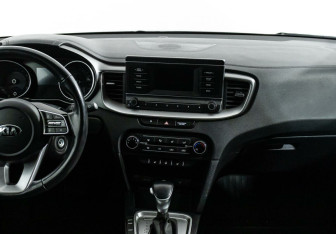 Подержанный автомобиль Kia Ceed Hatchback 2021 года (16 фото)