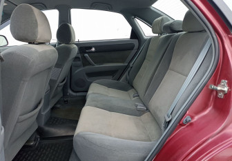 Подержанный автомобиль Daewoo Gentra Sedan 2015 года (11 фото)