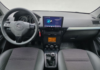 Подержанный автомобиль Opel Astra Sedan 2008 года (11 фото)