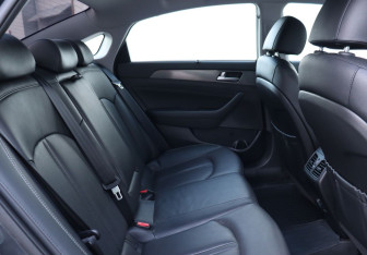 Подержанный автомобиль Hyundai Sonata 2017 года (22 фото)