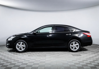 Подержанный автомобиль Nissan Teana 2015 года (8 фото)