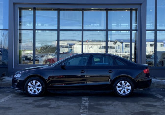 Подержанный автомобиль Audi A4 Sedan 2010 года (8 фото)