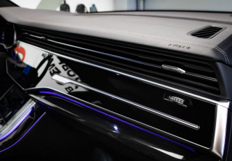Подержанный автомобиль Audi SQ8 2024 года (24 фото)