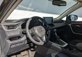 Подержанный автомобиль Toyota RAV4 2022 года (15 фото)