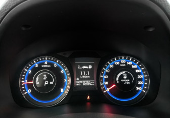 Подержанный автомобиль Hyundai i40 Sedan 2014 года (16 фото)