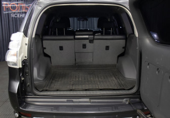 Подержанный автомобиль Toyota Land Cruiser Prado 2010 года (10 фото)