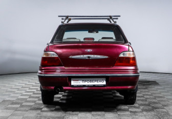 Подержанный автомобиль Daewoo Nexia Sedan 2005 года (6 фото)