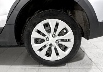 Подержанный автомобиль Kia Rio Hatchback 2021 года (17 фото)