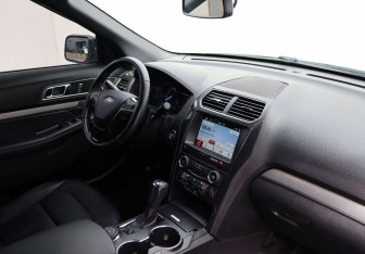Подержанный автомобиль Ford Explorer 2018 года (10 фото)