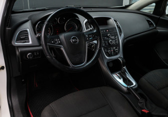 Подержанный автомобиль Opel Astra Hatchback 2014 года (9 фото)