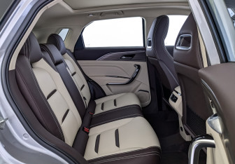 Новый FAW Bestune T77 2024 (12 фото)