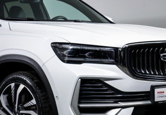 Подержанный автомобиль Geely Monjaro 2024 года (16 фото)