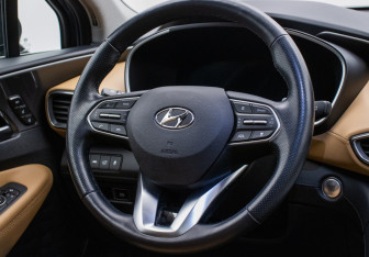 Подержанный автомобиль Hyundai Santa Fe 2022 года (15 фото)