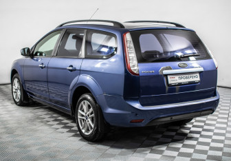 Подержанный автомобиль Ford Focus Wagon 2008 года (7 фото)