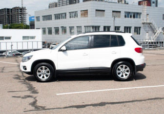 Подержанный автомобиль Volkswagen Tiguan 2012 года (8 фото)