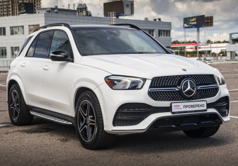 Подержанный автомобиль Mercedes-Benz GLE 2021 года (3 фото)