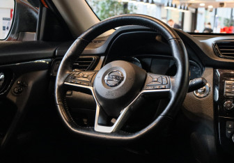 Подержанный автомобиль Nissan X-Trail 2018 года (11 фото)