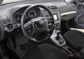 Подержанный автомобиль Skoda Octavia Liftback 2013 года (16 фото)