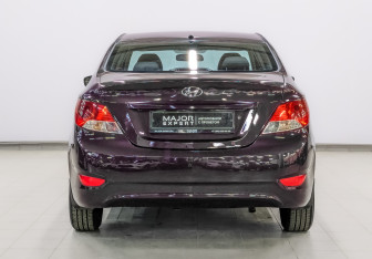 Подержанный автомобиль Hyundai Solaris Sedan 2012 года (6 фото)