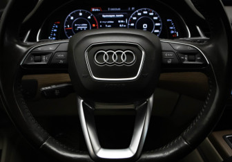 Подержанный автомобиль Audi Q7 2016 года (10 фото)