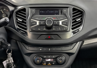 Подержанный автомобиль LADA (ВАЗ) Vesta Sedan 2016 года (16 фото)