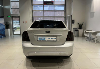 Подержанный автомобиль Ford Focus Sedan 2011 года (5 фото)