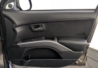 Подержанный автомобиль Citroen C-Crosser 2011 года (24 фото)