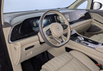 Подержанный автомобиль Voyah Dream 2023 года (30 фото)