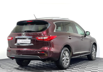 Подержанный автомобиль Infiniti JX 2013 года (5 фото)