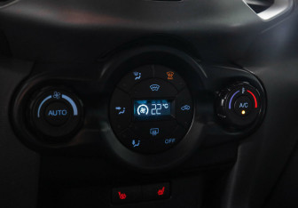 Подержанный автомобиль Ford EcoSport 2017 года (10 фото)