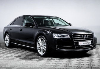 Подержанный автомобиль Audi A8 2015 года (3 фото)