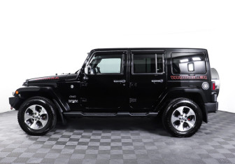 Подержанный автомобиль Jeep Wrangler 2016 года (8 фото)