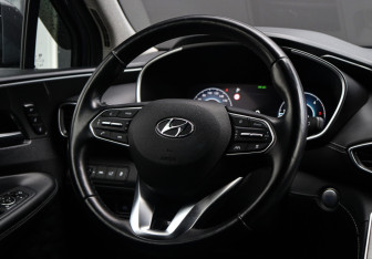 Подержанный автомобиль Hyundai Santa Fe 2022 года (28 фото)